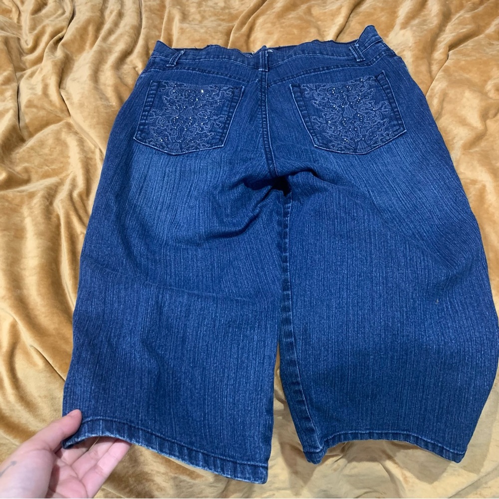 Beautiful Detailed Capri Jeans